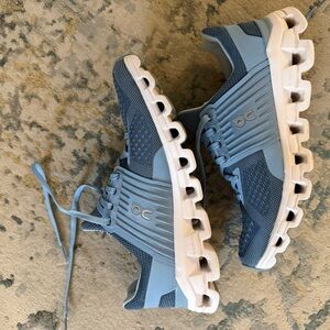 ON Cloudswift Tennis Shoes